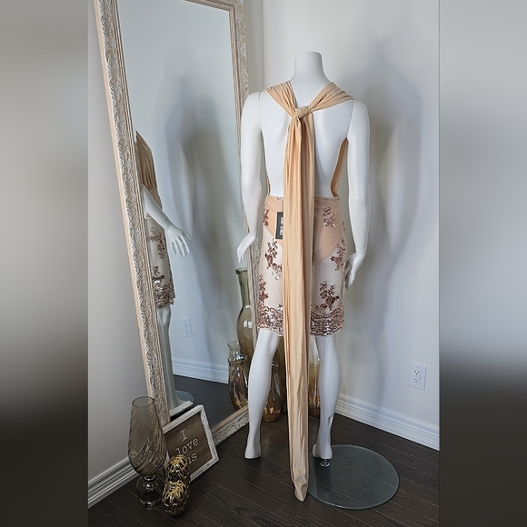 Elegant Beige Floral Midi Dress - Picture 4 of 13